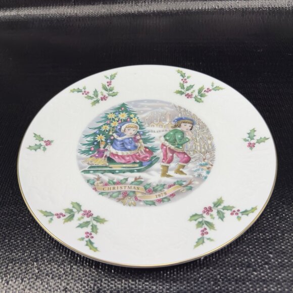Vintage 1979 Royal Doulton Christmas Plate Dish Fine Porcelain 3rd Of A Series - Picture 9 of 10